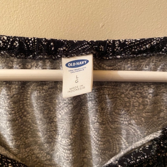 Old navy top - Picture 2 of 2